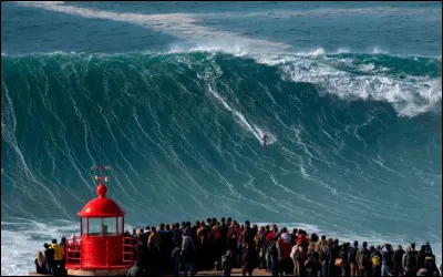 La ville de Nazaré est située...