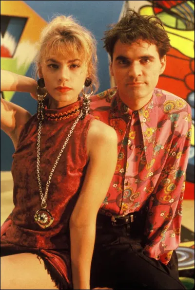 Quel est ce groupe français mixte de pop et de rock, composé de 2 membres,une femme et un homme, actif de 1984 à 1993 ?