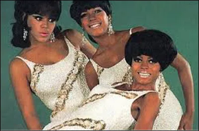 Quel est ce groupe populaire féminin américain de blues, de pop et de soul, composé de 3 membres dont Diana Ross, actif de 1959 à 1977 ?
