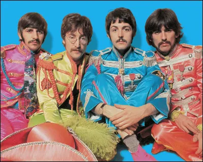 Quel est ce groupe légendaire masculin britannique de rock, de blues et de pop, composé de 4 membres, fondé par John Lennon, actif de 1962 à 1969 ?