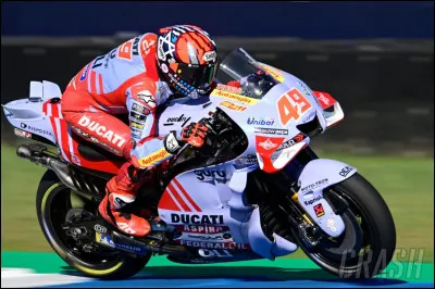 Qui a failli chuter en tentant de le doubler ?