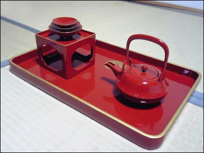 Japon > Un prêtre fait retentir une cloche ... fois, signe de la mort des désirs dont il faut se débarrasser selon le bouddhisme.