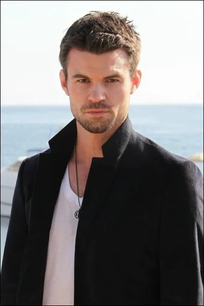 Qui est déjà sorti avec Elijah ?