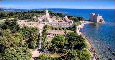 Véritables petits paradis à quelques encablures de Cannes, les Iles de Lérins portent quels noms ?