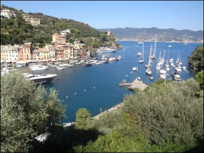 Nous voici maintenant à Portofino, charmant village bordant le golfe de Tigullio, entre Gênes et La Spezia, sur ce que l'on appelle la riviera italienne. Dans quelle région sommes-nous ?