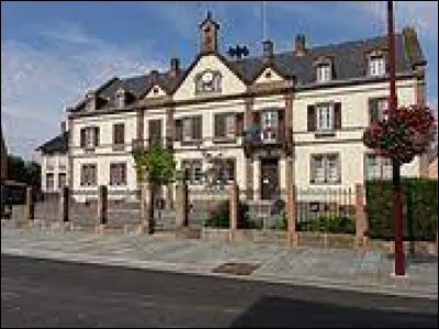 Ville de l'arrondissement de Sélestat-Erstein, le long de l'Ill, Huttenheim se situe dans le département ...
