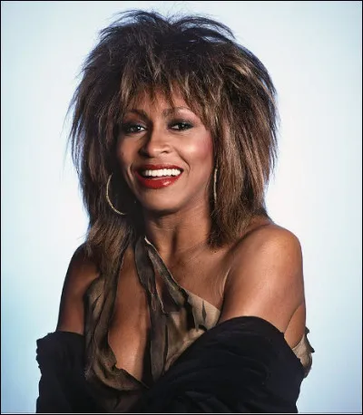 Le 24 mai 2023 quelle chanteuse, compositrice et actrice internationale américaine décéde à l'âge de 83 ans ?