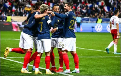 Durant cette année, l'équipe de France dépasse un record, celui de la plus large victoire lors d'un match. Quel était le score final face à Gibraltar le 18 novembre ?