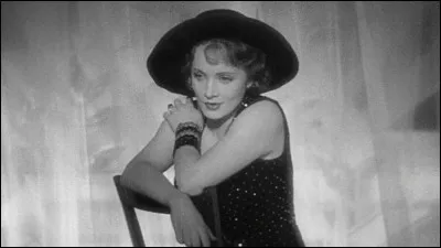 Quelle actrice est Lola-Lola, chanteuse de cabaret, dans le film "L'Ange bleu", sorti en 1930 ?