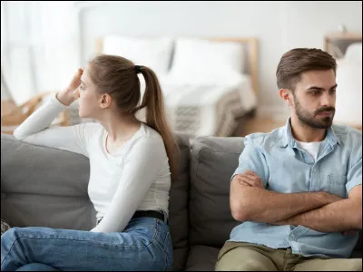 Tu apprends que la petite amie de ton frère a rompu avec lui. Quelle est ta réaction ?