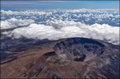 Où se situe le Piton de la fournaise ?