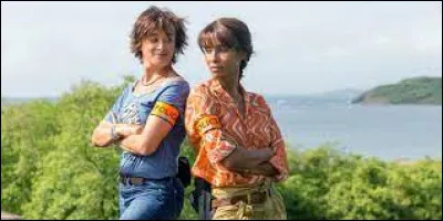 Dans quelle région d'outre-mer est tournée la série policière "Tropiques Criminels" ?