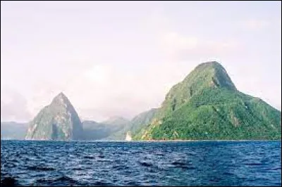 À quel pays appartient l'île Robinson Crusoé ?