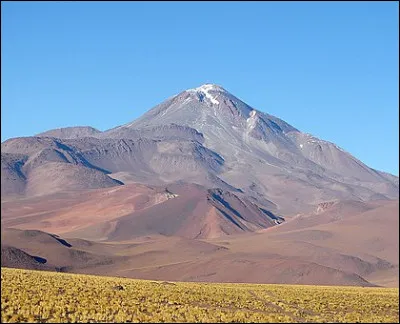 Avec quel pays l'Argentine partage-t-elle le Llullaillaco ?
