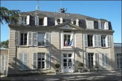 Ville francilienne, dans l'arrondissement de Palaiseau, Bièvres se trouve dans le département ...