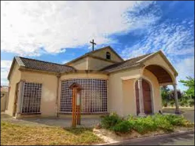 Voici l'église Saint-Théophane, à Maillé. Commune néo-aquitaine, dans l'aire d'attraction Pictavienne, elle se situe dans le département ...