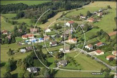 Nous sommes en Lorraine, à Remémont. Hameau appartenant au village d'Entre-deux-Eaux, dans l'aire d'attraction Déodatienne, il se situe dans le département ...