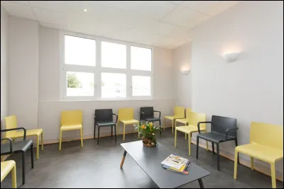 Quand tu es dans une salle d'attente pour t'occuper tu...