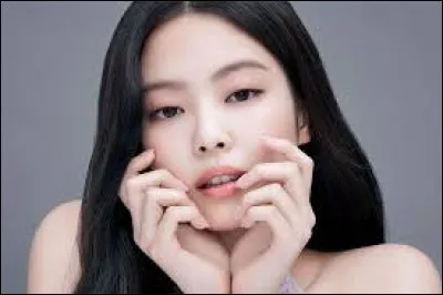 À quel groupe appartient cette idole ?