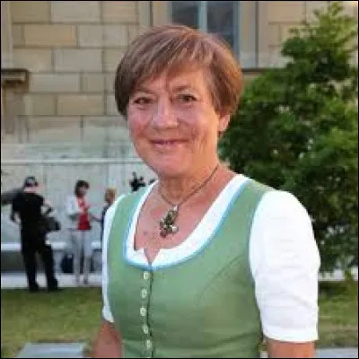 L'allemande Rosi Mittermaier est morte le 4 janvier 2023 ; dans quel sport s'est-elle distinguée en 1976 ?