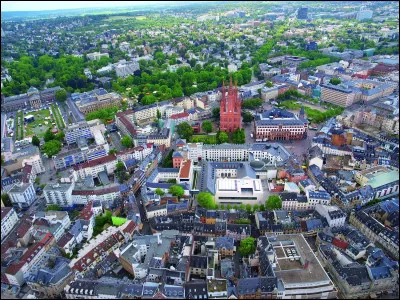 Dans quel pays se trouve Wiesbaden ?