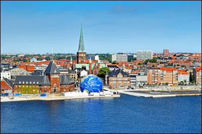 Dans quel pays se trouve Aarhus ?