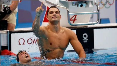 En 2016, pour quel sport Florent Manaudou "met-il entre parenthèse" sa carrière de nageur ?