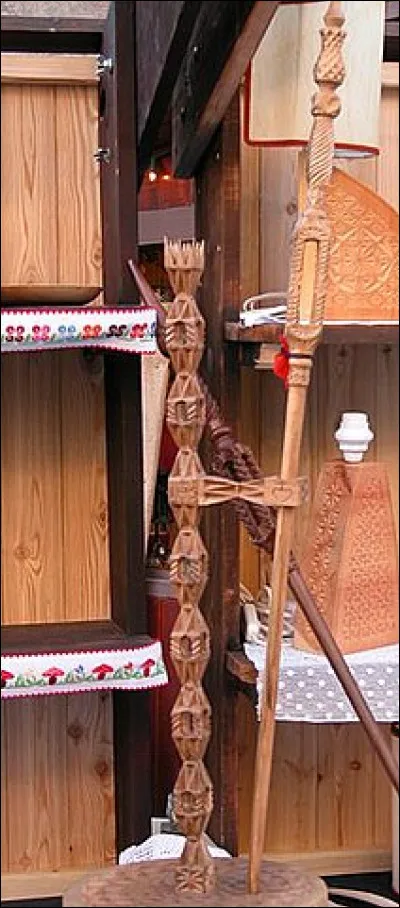 Et l'étymologie du mot "quenouille", en français, jusqu'où nous conduirait-elle ?