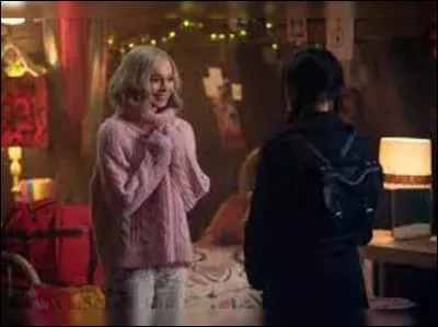 Avec qui Enid sort-elle ?