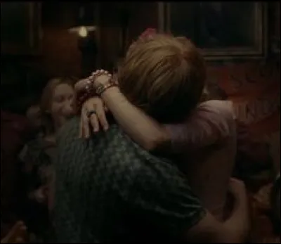 Qui embrasse Ron après le match de quidditch ?