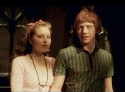 Quel sort Hermione lance-t-elle sur Ron ?
