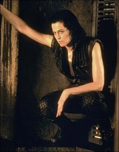 Dans Alien, la resurrection, Ripley dcouvre qu'elle est le clone numero :