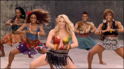 Qui chante "Waka Waka" ?