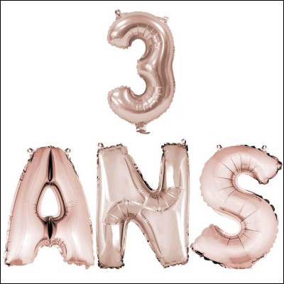 Que lui arrive-t-il à l'âge de trois ans ?