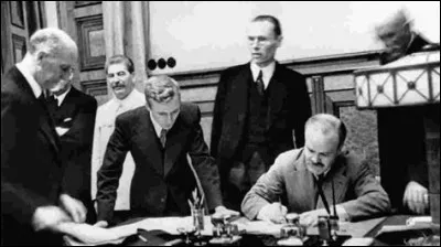 Hitler conclut un accord avec l'URSS le 23 août 1939. Quel est le nom de ce pacte ?