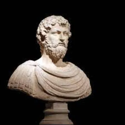 Quel empereur romain a ordonné la construction du mur d'Antonin en Écosse ?