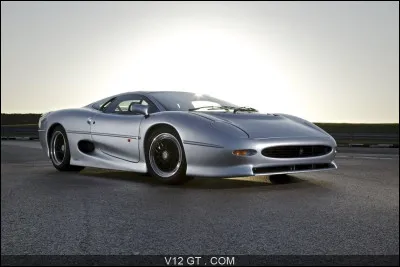 En quelle année est sortie la mythique Jaguar XJ220 ?