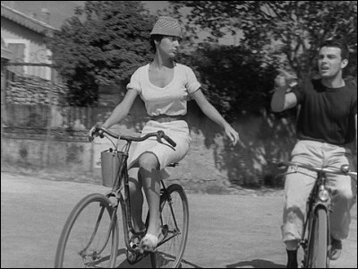 Quelle actrice tourna le premier court métrage de François Truffaut assise sur une bicyclette ?