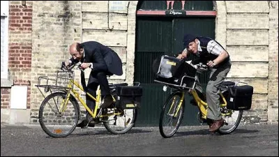 Quel film relate une distribution de courrier à vélo plutôt arrosée ?