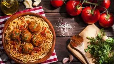 Dans lequel de ces pays les pâtes sont-elles particulièrement cuisinées ?