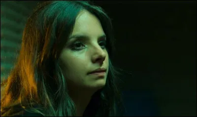 Dans quelle série Netflix joue le personnage de Rania, comme sur l'image ?