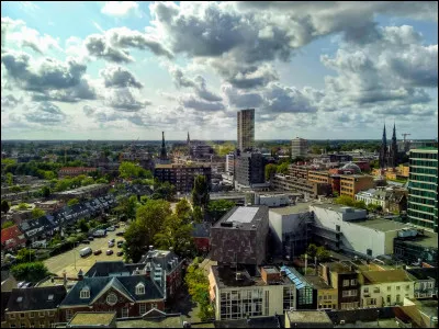 Dans quel pays se trouve Eindhoven ?