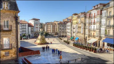 Dans quel pays se trouve Vitoria-Gasteiz ?