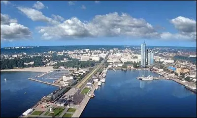 Dans quel pays se trouve Gdynia ?