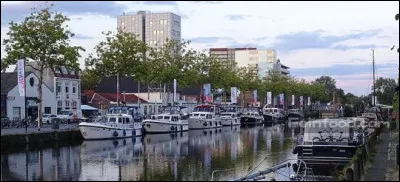 Dans quel pays se trouve Tilbourg ?