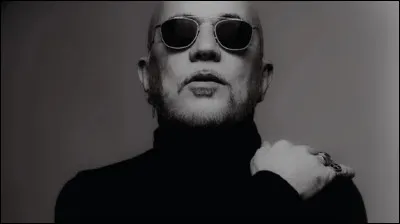 Laquelle de ces propositions correspond au titre de l'album que Pascal Obispo a sorti en 2023 ?