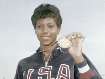 Qui est cette athlète américaine, triple médaille d'or aux Jeux olympiques d'été en 1960, à Rome ?