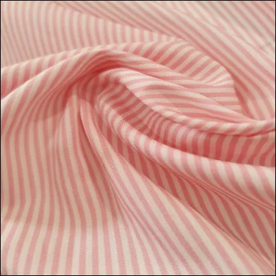 On admet (ou pas) que la fabrication initiale de ce tissu souple et fin remonte au XVe siècle en Avignon, mais on dit aussi que depuis le XIe siècle il était question d'un tissu flamand s'exportant dans l'entièreté de l'Europe.
Qu'allez-vous sélectionner ?