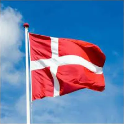 Le drapeau du Danemark a-t-il plus ou moins de couleur que le drapeau des Pays-Bas ?
