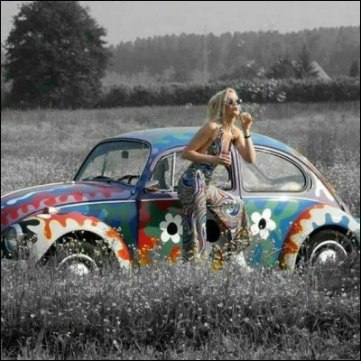 Et qui convie-t-on au voyage en disant "En voiture... !